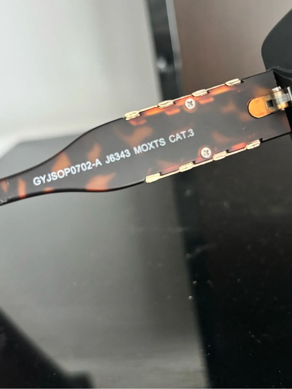 Jessica Simpson stylish tortoiseshell